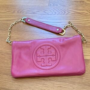 Tory Burch Pink Leather Bag/Clutch with Gold Chain.
Please see all photos.